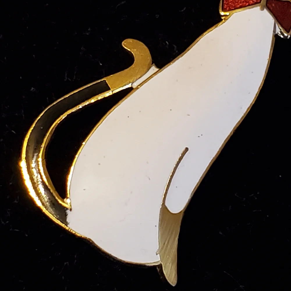 Vintage goldtone cloisonne Siamese cat brooch white with red bow tie